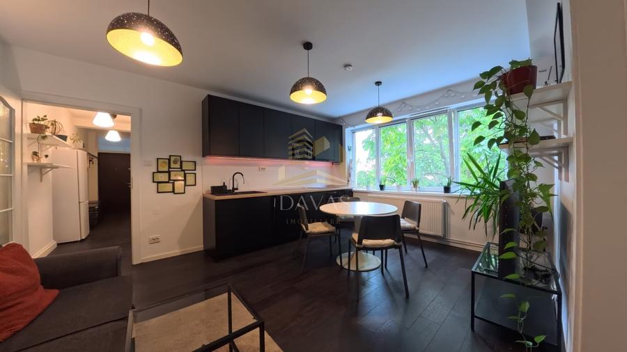Apartament cu 3 camere semidecomandat, mobilat în Horea