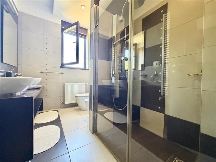 Apartament cu 5 camere decomandat, mobilat în Herăstrău