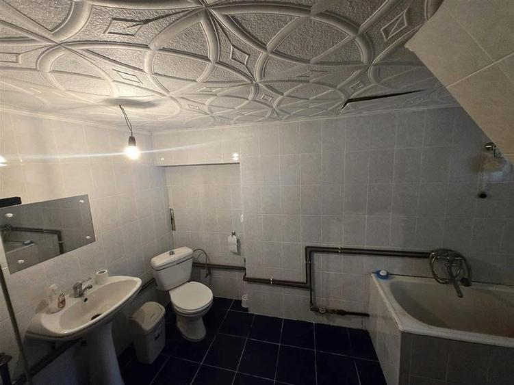 Apartament cu 2 camere semidecomandat, mobilat în Central