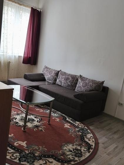 Apartament cu 2 camere semidecomandat, mobilat în Central — fotografia 1