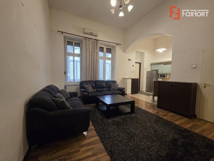Apartament cu 2 camere semidecomandat, mobilat în Central