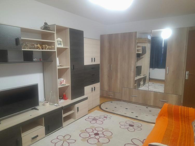 Garsonieră decomandată în Berceni