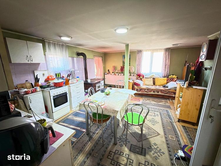 Casă cu 4 camere cu Teren 1527 Mp în Brateș