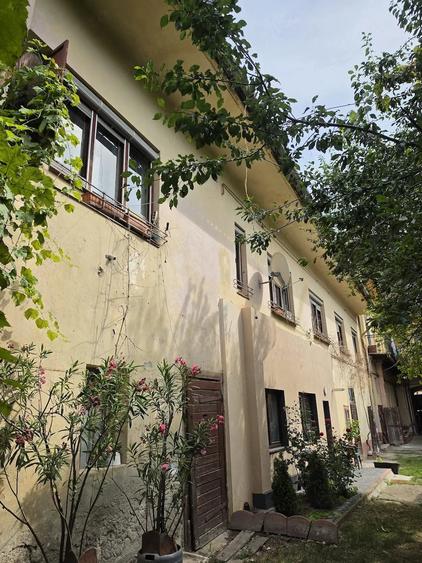 Apartament cu 5 camere semidecomandat în Ultracentral