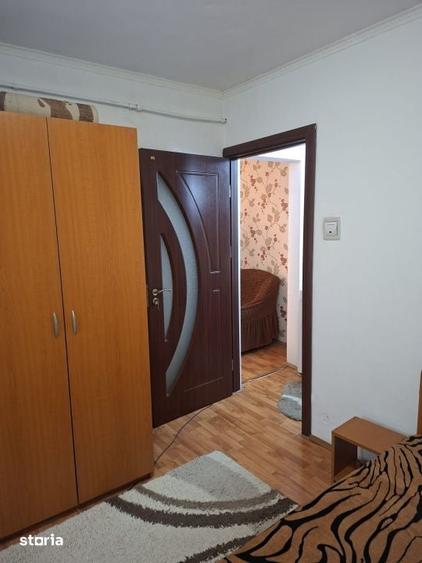 Apartament cu 2 camere semidecomandat în Craiovița Nouă