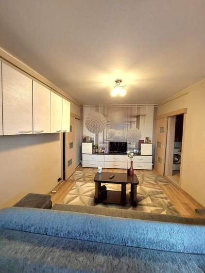 Apartament cu 2 camere semidecomandat, mobilat în Drumul Taberei