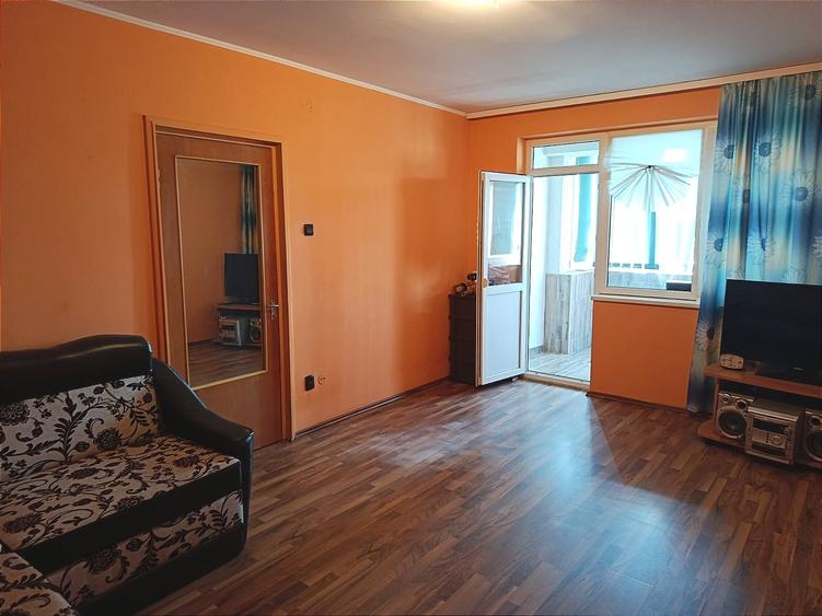 Apartament cu 2 camere decomandat în Titan