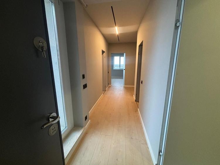 Penthouse cu 3 camere decomandat în Vest