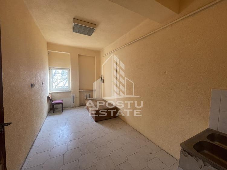 Spatiu comercial 1050 mp si 812 mp teren, in zona Sagului. - 4