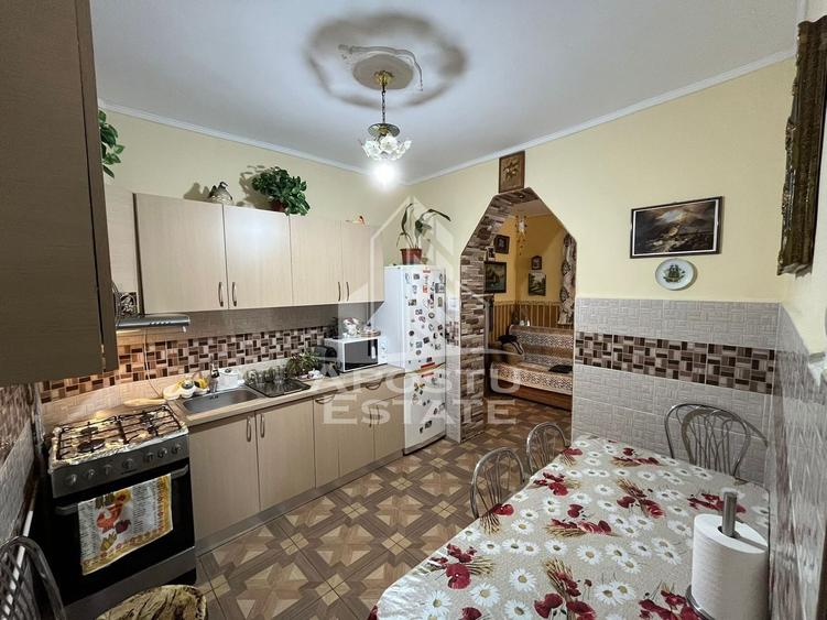 Apartament cu 2 camere semidecomandat, mobilat în Odobescu
