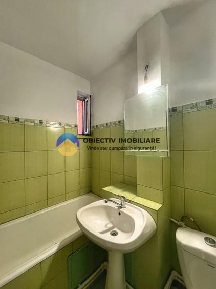 Apartament cu 3 camere semidecomandat în Mărăței
