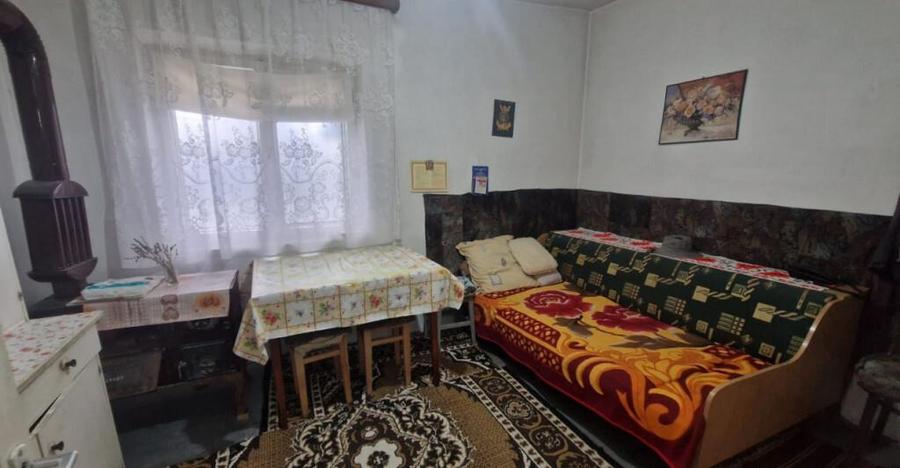 CASA 4 CAMERE , SUPRAFATA TOTALA 80 MP , TEREREN 355 MP, DES - 6