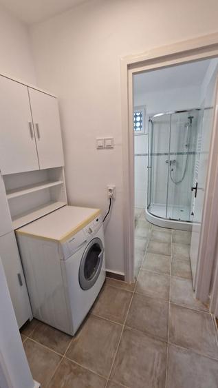 Inchiriez apartament cu trei camere, complet renovata, zona cornisa. - 1