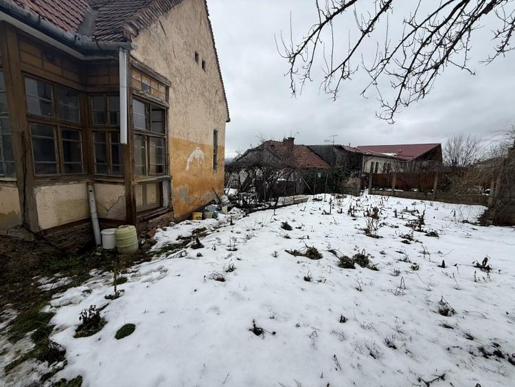 Casă demolabilă, teren 461 mp, Intersecția 7 străzi, zona Gruia - 4