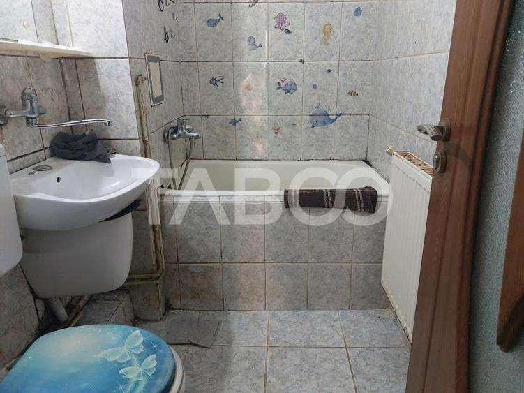 Apartament 2 camere decomandate 35 mp parter zona Stejarului Cisnadie - 9