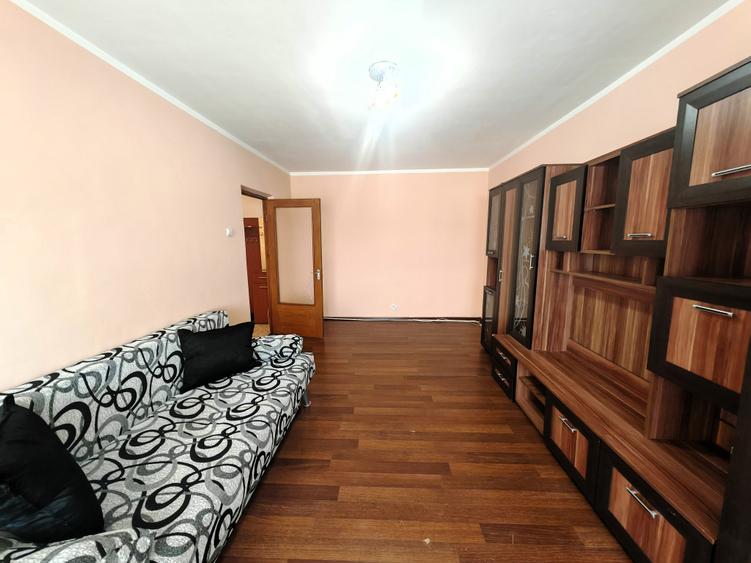 Apartament cu 2 camere decomandat în Banca Națională