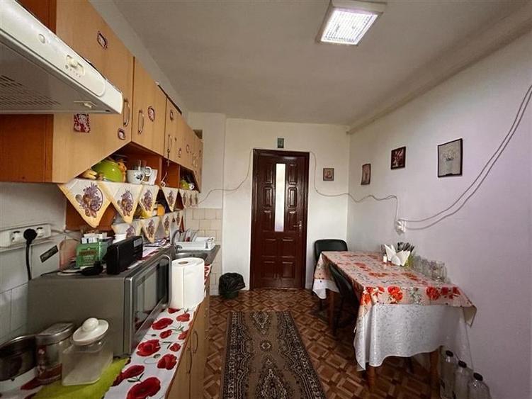 Zona URA - 2 camere decomandate - 6