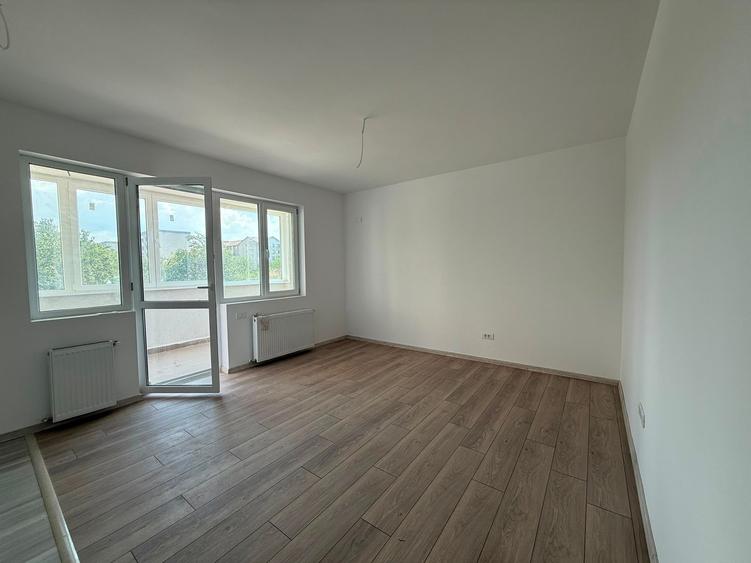 Apartament cu 3 camere în Apărătorii Patriei