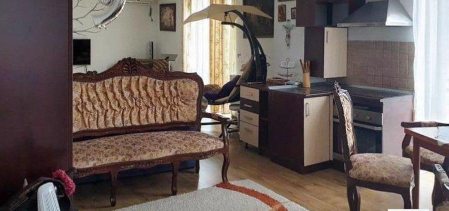 Casă individuală cu 10 camere în Scriitorilor - 12