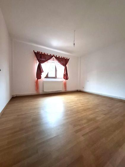 Apartament 3 Camere Ultracentral ,etaj 1 , garaj si boxa - 6