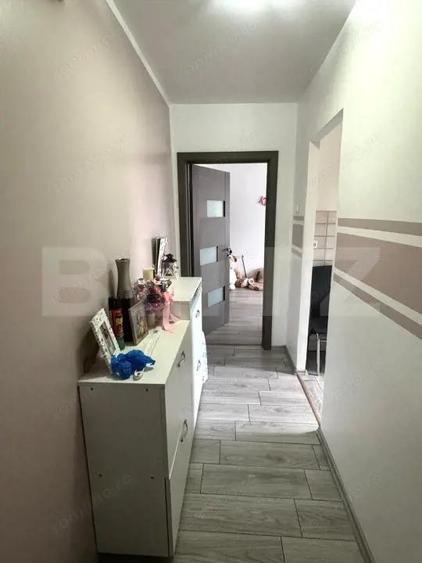 Apartament de vanzare, cu 3 camere decomandat, 60 mp, zona Astra - 6