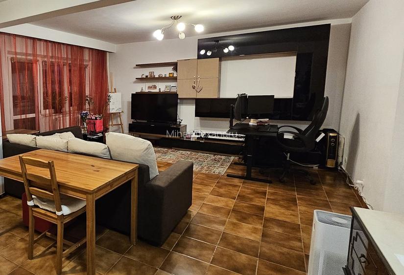 Apartament cu 2 camere semidecomandat, mobilat în Decebal