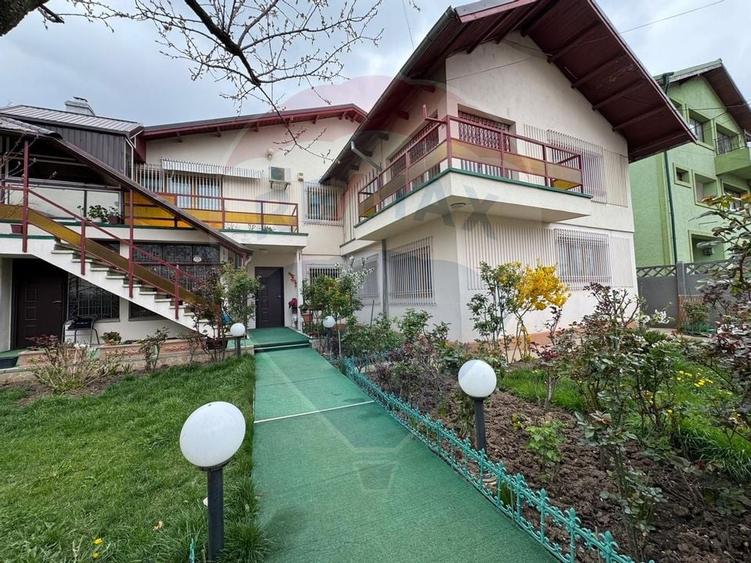 Casă / Vilă cu 8 camere de vânzare în zona Industriilor/Republica - 13