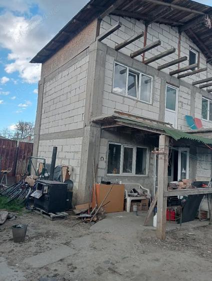 De vanzare casa cu etaj. - 2