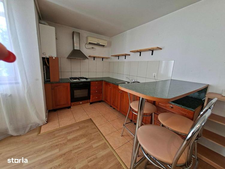 Apartament cu 3 camere, et: 2/3 la vila in Piata Cluj - 4