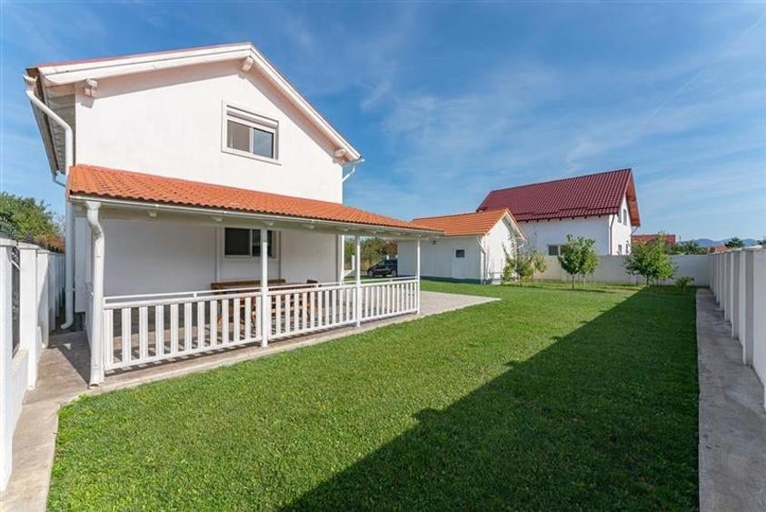 Vila noua, terasa, curte, garaj, cadru armonios, Sanpetru, Brasov - 3