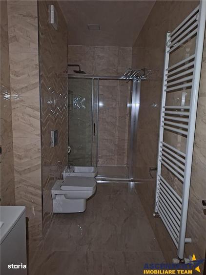 Apartament cu 2 camere decomandat în Tractorul