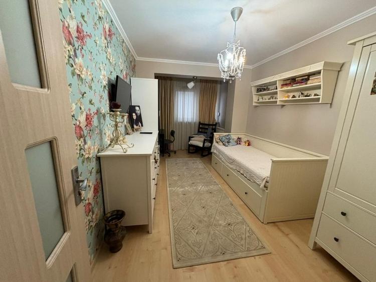 Apartament cu 4 camere decomandat, mobilat în Balada