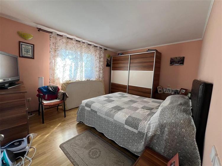 Casă cu 4 camere cu Teren 684 Mp în Lețcani