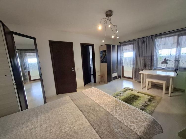 Apartament cu 4 camere semidecomandat în Central