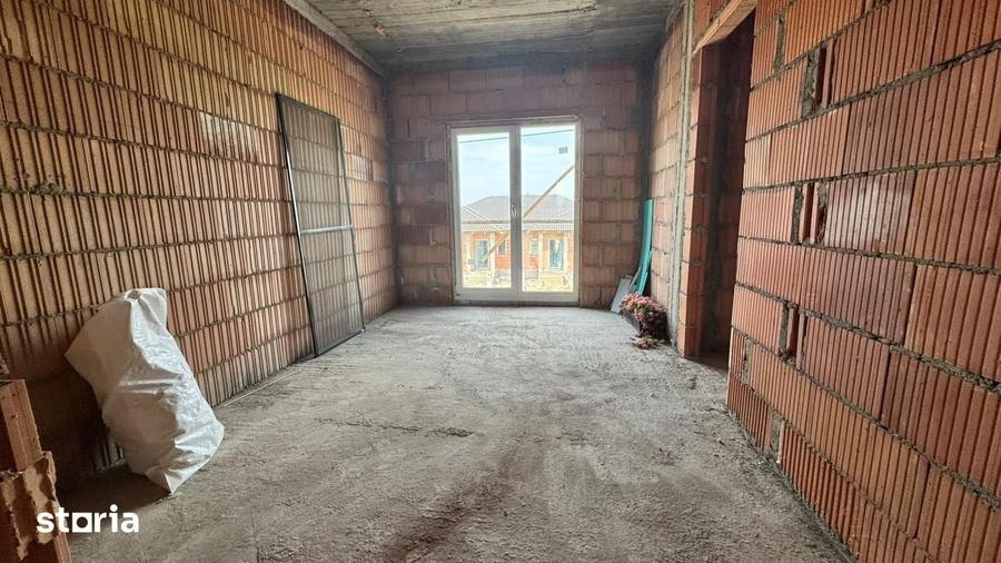 Casă cu 4 camere cu Teren 350 Mp în Tipografilor
