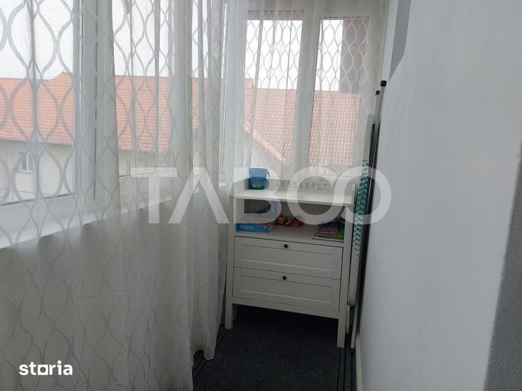 Apartament cu 3 camere decomandat, mobilat în Valea Aurie