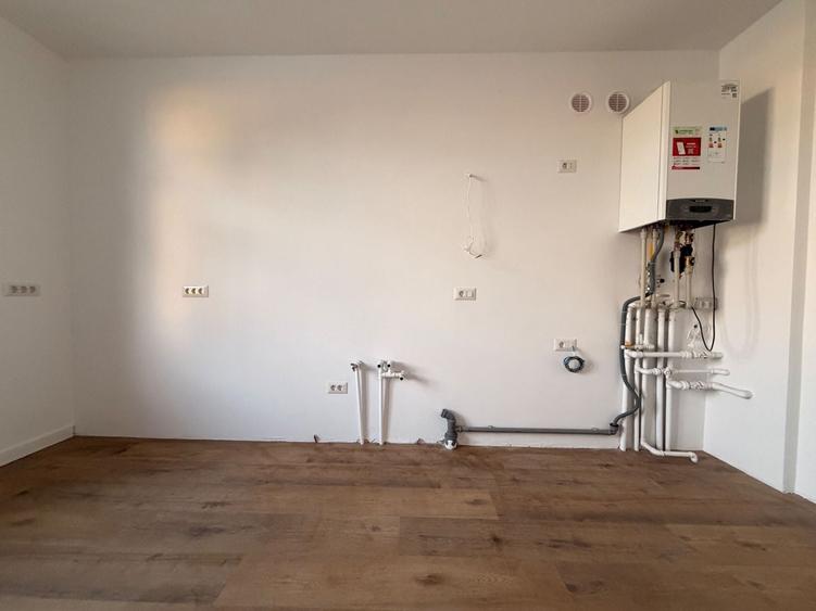 Apartament cu 5 camere decomandat în Floreasca
