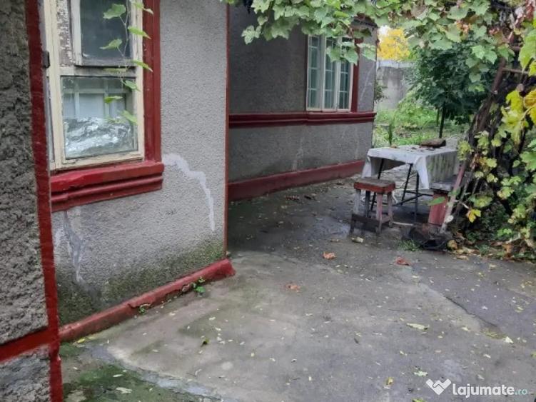 Casă cu 2 camere cu Teren 250 Mp în Central