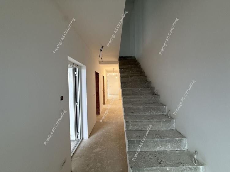 Duplex cu 4 camere cu Canalizare în Giarmata