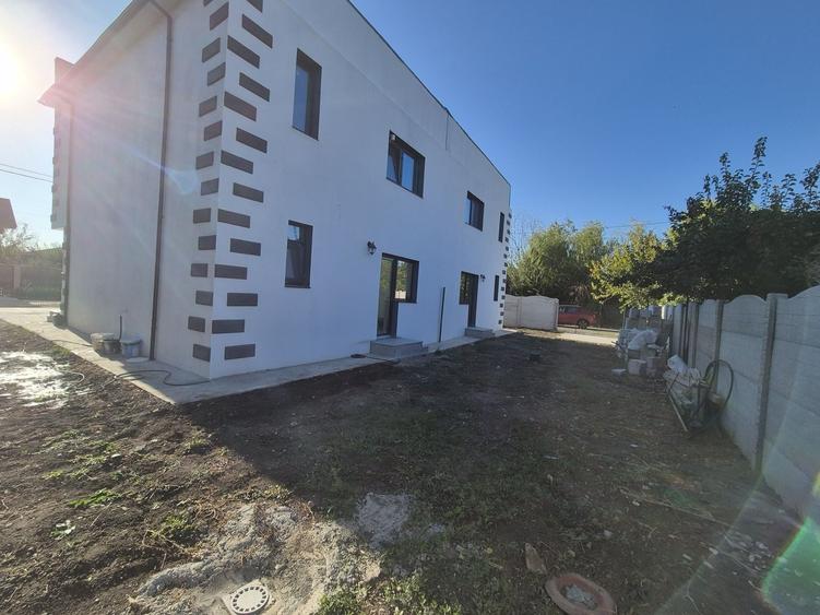 Casă cu 3 camere în Olteni