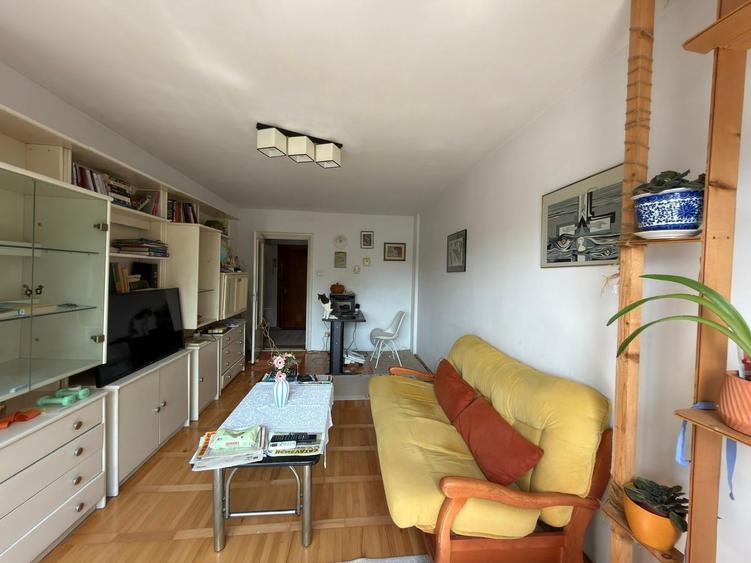 Apartament cu 3 camere decomandat în Inel I