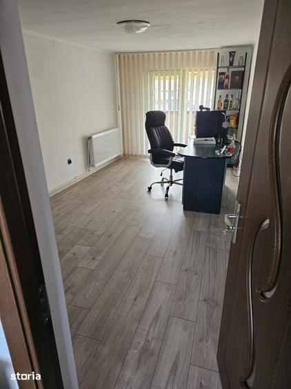 Casă cu 4 camere cu Teren 300 Mp în Central