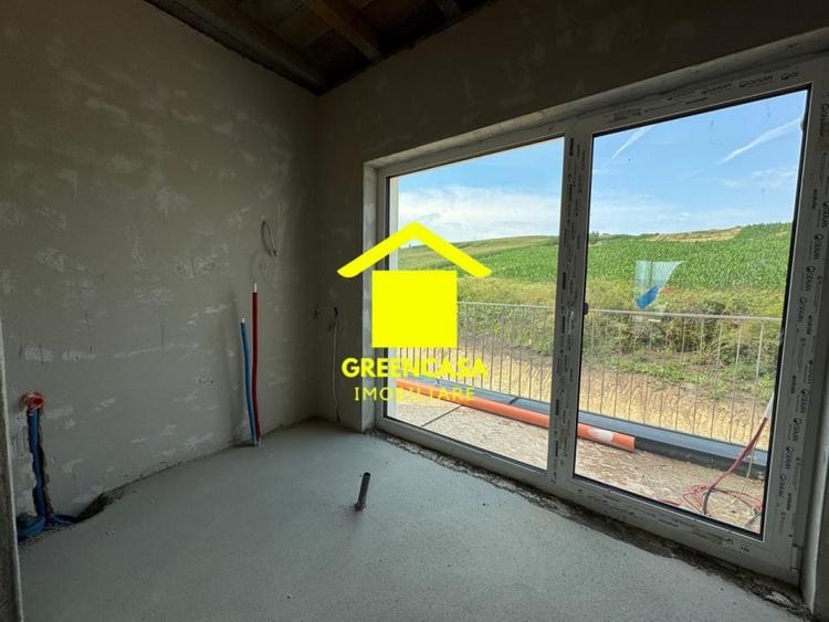 Duplex cu 6 camere cu Canalizare în Iris
