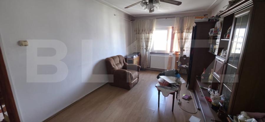 Apartament cu 3 camere decomandat în Mihai Bravu