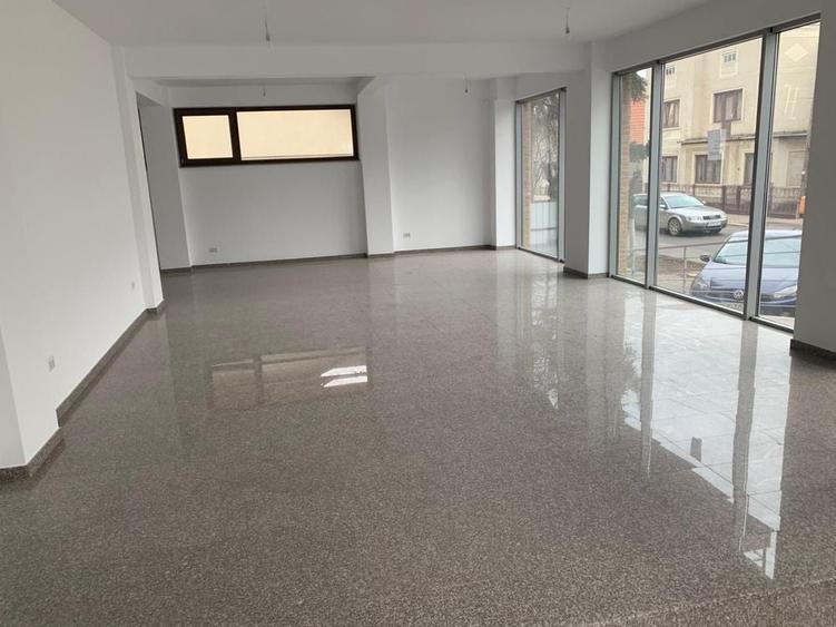 Spațiu comercial, de 500 mp, în Central