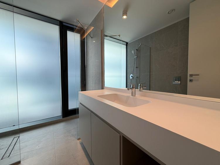 Apartament cu 3 camere semidecomandat în Floreasca