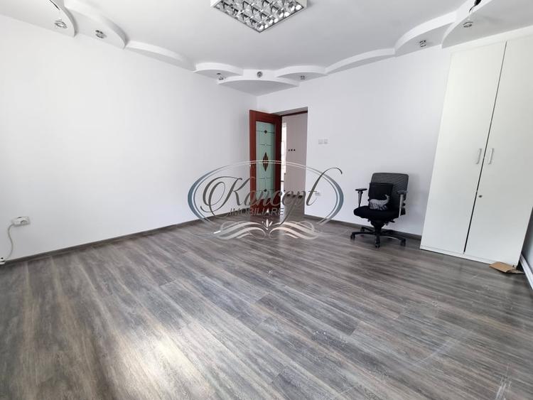 Birou, de 100 mp, în Între Lacuri