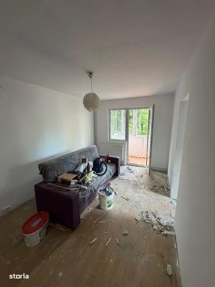 Apartament cu 3 camere semidecomandat în Dâmbu Pietros