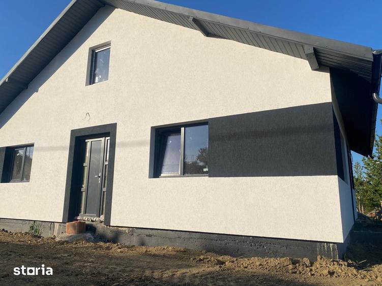 Casă cu 3 camere cu Teren 660 Mp în Podu Roș