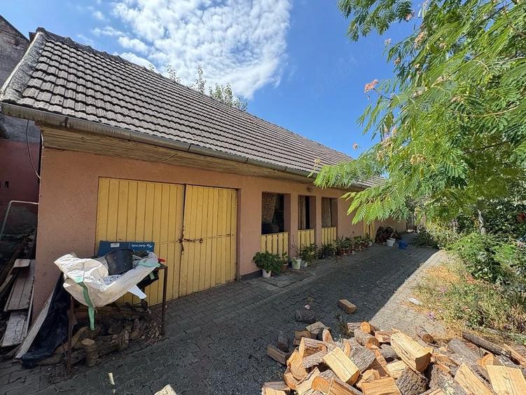 Casă cu 4 camere cu Teren 2158 Mp în Orțișoara
